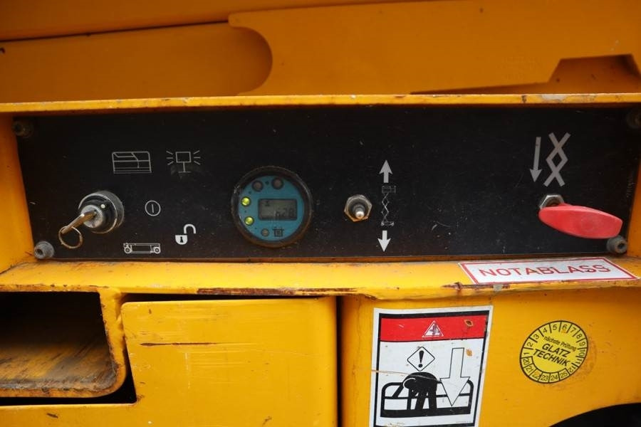 Haulotte Compact 10 Electric, 10m Working Height, 450kg Cap - Nůžková plošina: obrázek 3 Haulotte Compact 10 Electric, 10m Working Height, 450kg Cap - Nůžková plošina: obrázek 3