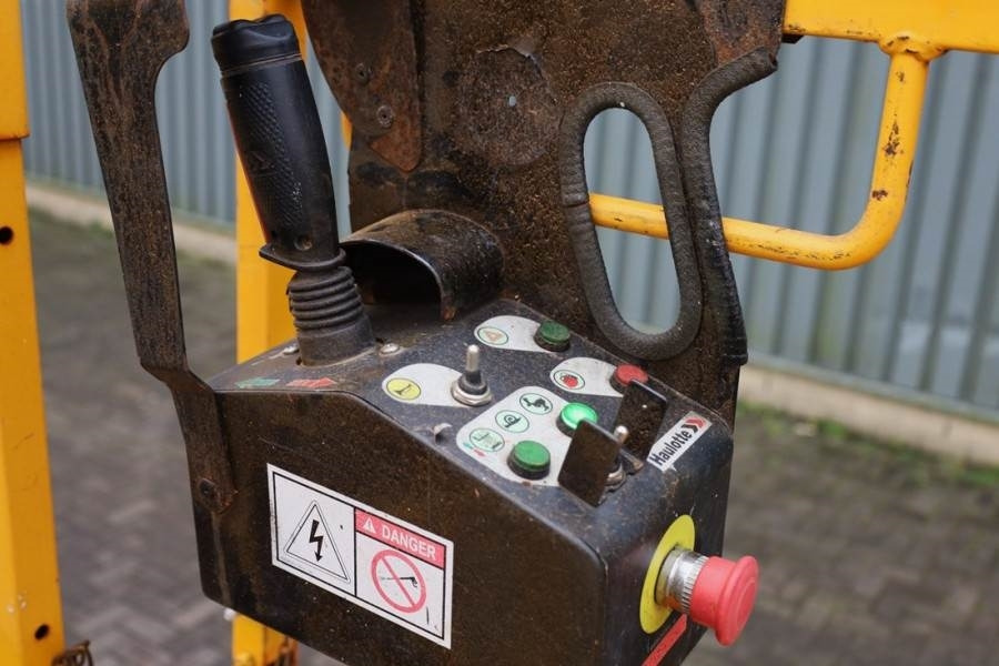 Haulotte Compact 10N Electric, 10m Working Height, 230kg Ca - Nůžková plošina: obrázek 4 Haulotte Compact 10N Electric, 10m Working Height, 230kg Ca - Nůžková plošina: obrázek 4