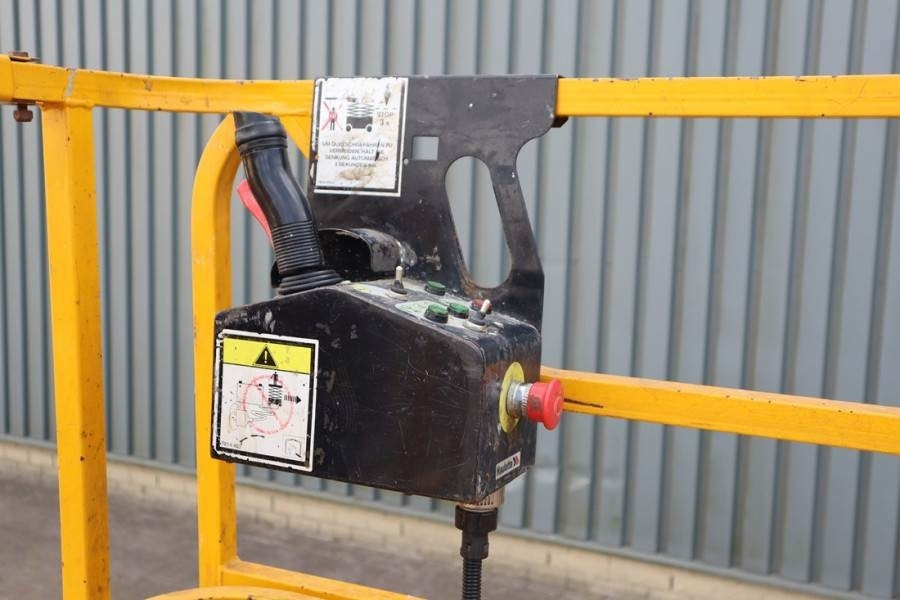 Haulotte Compact 12 Electric, 12m Working Height, 300kg Cap - Nůžková plošina: obrázek 4 Haulotte Compact 12 Electric, 12m Working Height, 300kg Cap - Nůžková plošina: obrázek 4