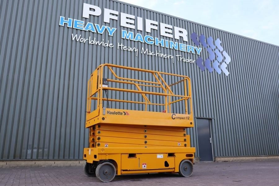 Haulotte Compact 12 Electric, 12m Working Height, 300kg Cap - Nůžková plošina: obrázek 1 Haulotte Compact 12 Electric, 12m Working Height, 300kg Cap - Nůžková plošina: obrázek 1