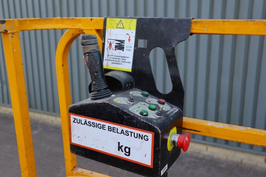 Haulotte Compact 12 Electric, 12m Working Height, 300kg Cap - Nůžková plošina: obrázek 4 Haulotte Compact 12 Electric, 12m Working Height, 300kg Cap - Nůžková plošina: obrázek 4