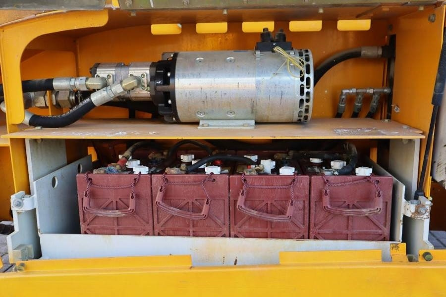 Haulotte Compact 12RTE Electric, 12m Working Height, 450kg - Nůžková plošina: obrázek 4 Haulotte Compact 12RTE Electric, 12m Working Height, 450kg - Nůžková plošina: obrázek 4