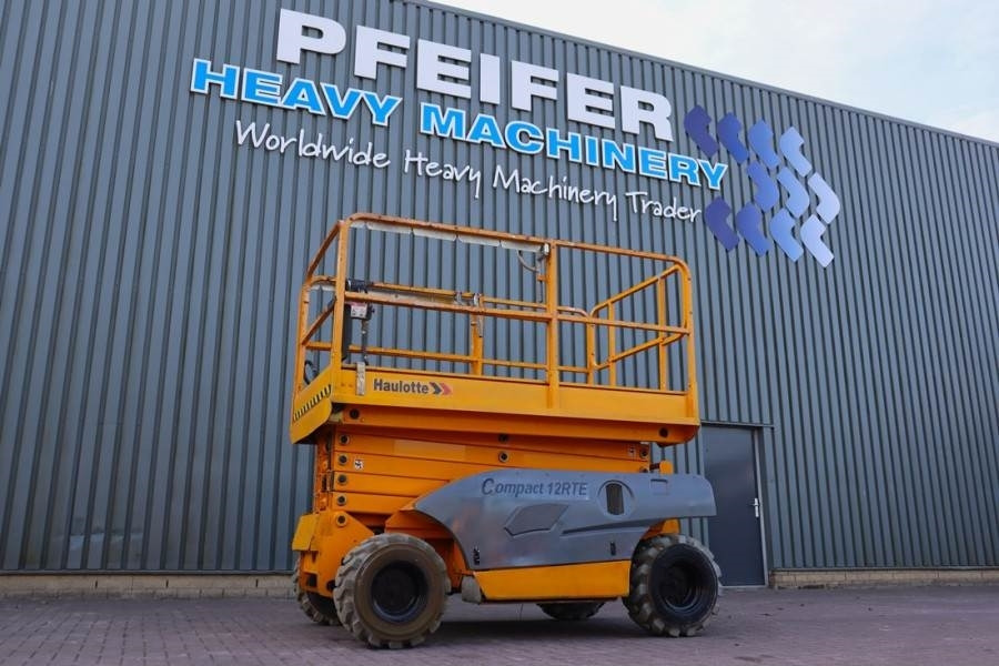 Haulotte Compact 12RTE Electric, 12m Working Height, 450kg - Nůžková plošina: obrázek 1 Haulotte Compact 12RTE Electric, 12m Working Height, 450kg - Nůžková plošina: obrázek 1