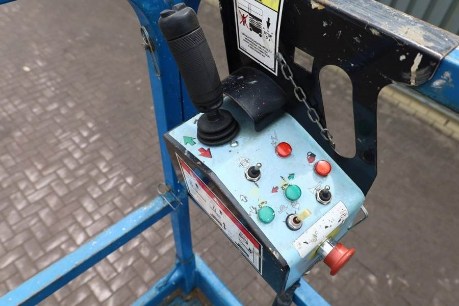 Haulotte Compact 12RTE Electric, 12m Working Height, 450kg - Nůžková plošina: obrázek 4 Haulotte Compact 12RTE Electric, 12m Working Height, 450kg - Nůžková plošina: obrázek 4