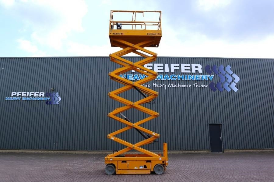 Haulotte Compact 14 Electric, 14m Working Height, 350kg Cap - Nůžková plošina: obrázek 3 Haulotte Compact 14 Electric, 14m Working Height, 350kg Cap - Nůžková plošina: obrázek 3
