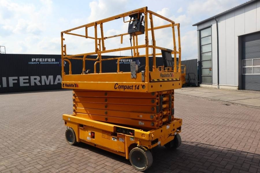 Haulotte Compact 14 Electric, 14m Working Height, 350kg Cap - Nůžková plošina: obrázek 2 Haulotte Compact 14 Electric, 14m Working Height, 350kg Cap - Nůžková plošina: obrázek 2