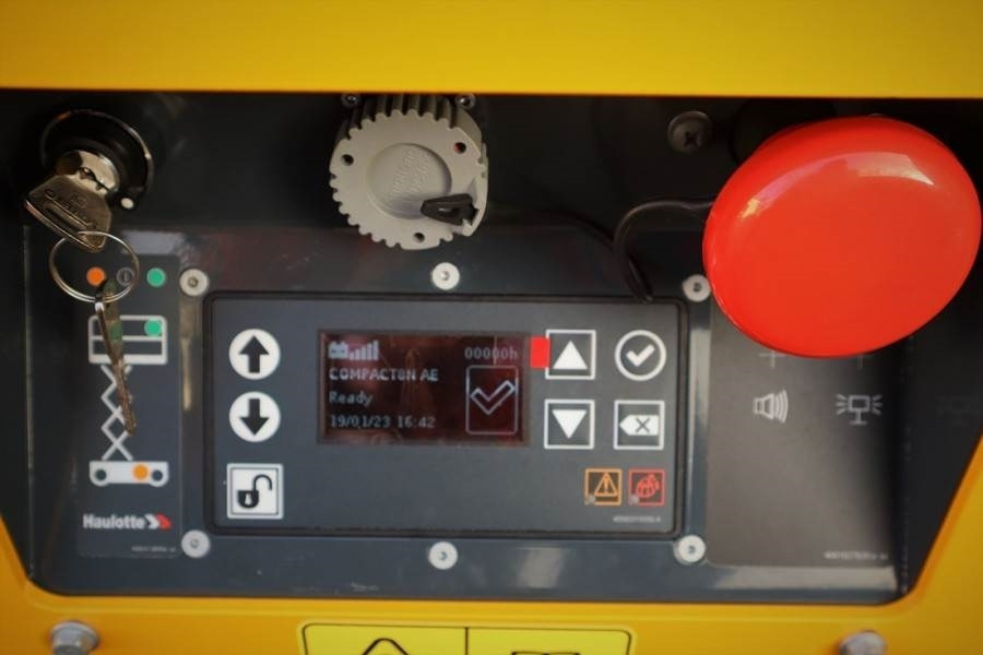 Nůžková plošina Haulotte Compact 8N Valid inspection, *Guarantee! 8m Workin: obrázek 14