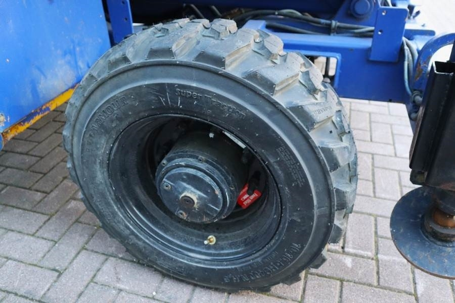 Haulotte H15SX New Tyres, Diesel, 4x4 Drive, 15 Working Hei - Nůžková plošina: obrázek 4 Haulotte H15SX New Tyres, Diesel, 4x4 Drive, 15 Working Hei - Nůžková plošina: obrázek 4