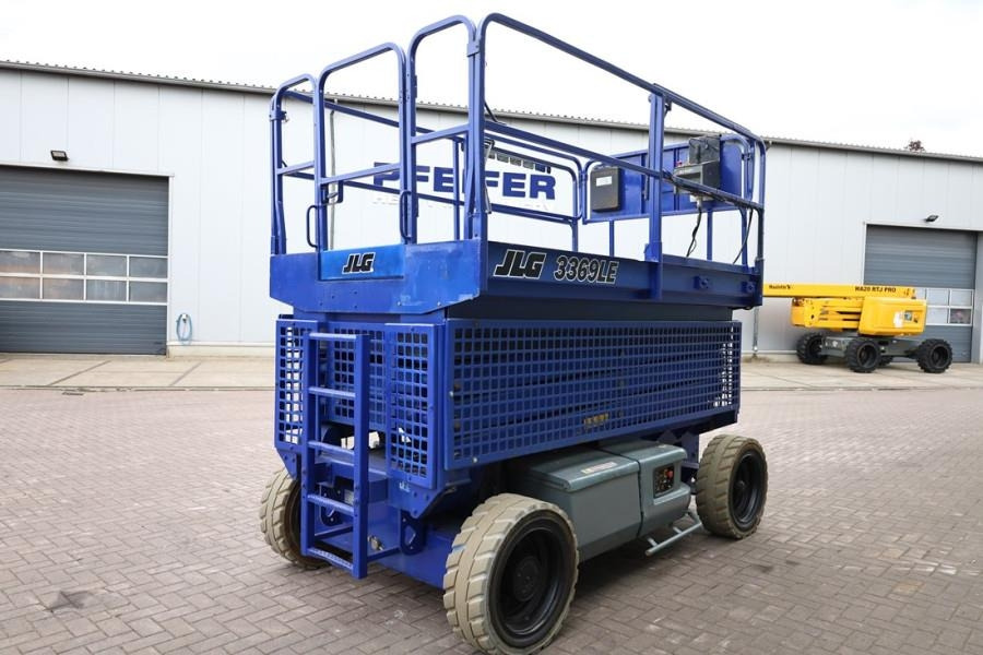 JLG 3369LE Electric, 12m Working Height, 450kg Capacit - Nůžková plošina: obrázek 2 JLG 3369LE Electric, 12m Working Height, 450kg Capacit - Nůžková plošina: obrázek 2