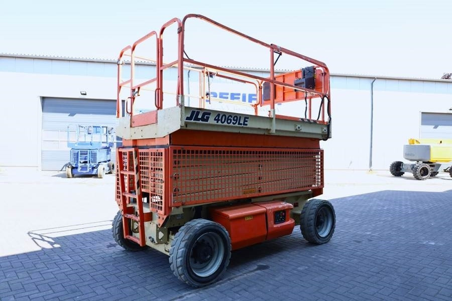 JLG 4069LE Electric, 14.2m Working Height, 360kg Capac - Nůžková plošina: obrázek 2 JLG 4069LE Electric, 14.2m Working Height, 360kg Capac - Nůžková plošina: obrázek 2