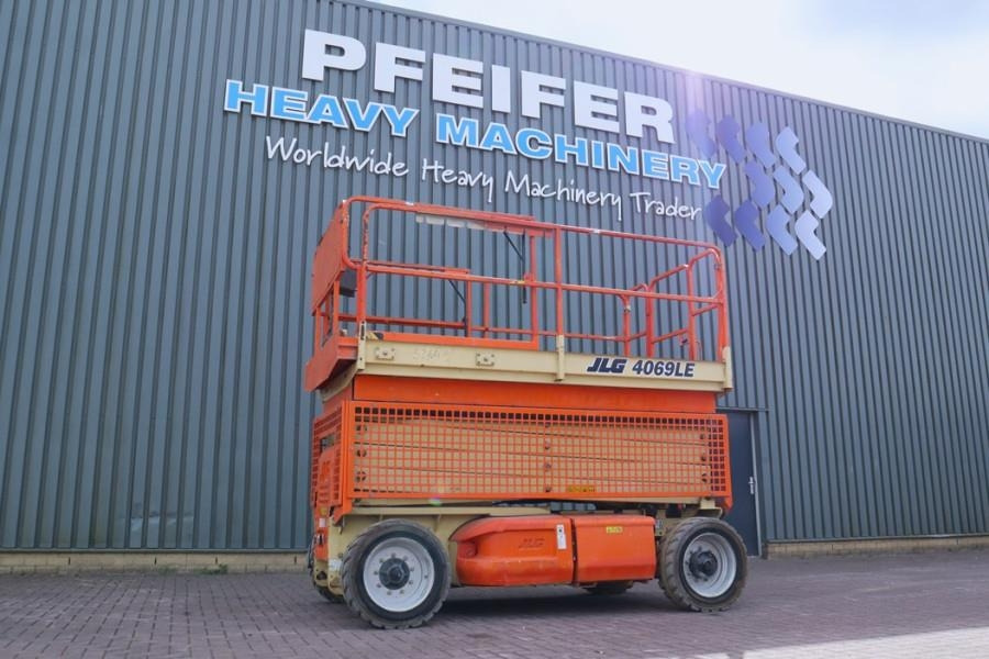 JLG 4069LE Electric, 14.2m Working Height, 360kg Capac - Nůžková plošina: obrázek 1 JLG 4069LE Electric, 14.2m Working Height, 360kg Capac - Nůžková plošina: obrázek 1
