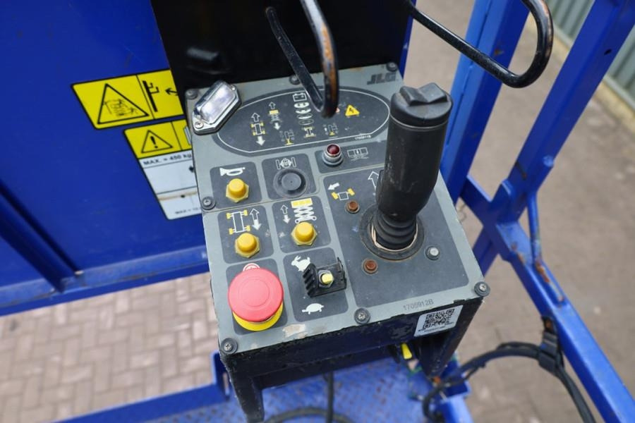 JLG M3369 Hybrid, 12m Working Height, 450kg Capacity, - Nůžková plošina: obrázek 4 JLG M3369 Hybrid, 12m Working Height, 450kg Capacity, - Nůžková plošina: obrázek 4