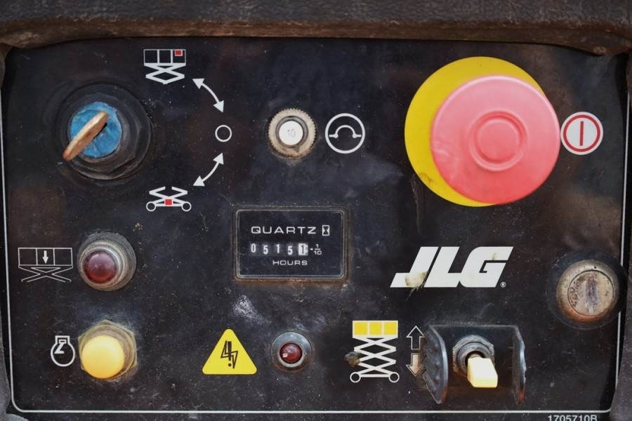 JLG M4069 Hybrid, 14.2m Working Height, 360kg Capacity - Nůžková plošina: obrázek 4 JLG M4069 Hybrid, 14.2m Working Height, 360kg Capacity - Nůžková plošina: obrázek 4