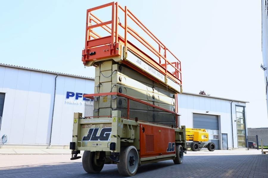 JLG SL245-12 Diesel, 4x4x4 Drive, 26.5m Working Height - Nůžková plošina: obrázek 2 JLG SL245-12 Diesel, 4x4x4 Drive, 26.5m Working Height - Nůžková plošina: obrázek 2