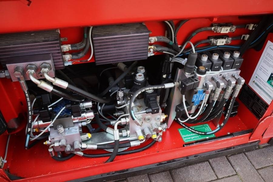 PB LIFT S225-12ES Electric, 4x2 Drive, 22.5m Working - Nůžková plošina: obrázek 4 PB LIFT S225-12ES Electric, 4x2 Drive, 22.5m Working - Nůžková plošina: obrázek 4