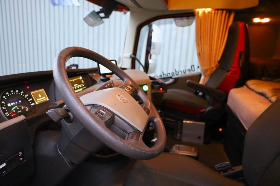 Volvo FH12 With Cormach 135tm Crane Volvo FH12 10x4 With - Univerzální autojeřáb: obrázek 4 Volvo FH12 With Cormach 135tm Crane Volvo FH12 10x4 With - Univerzální autojeřáb: obrázek 4