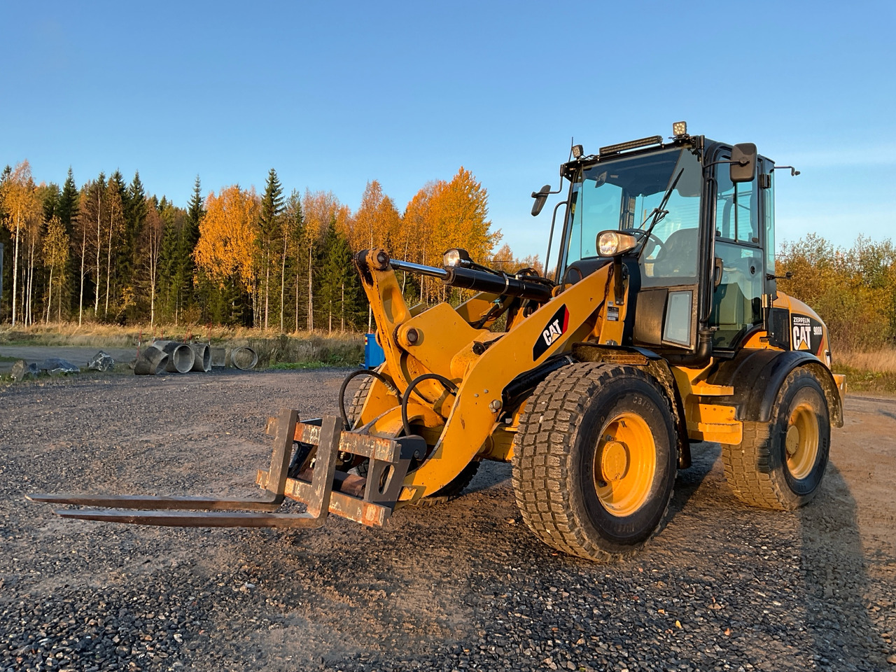 CAT 908H - Kolový nakladač: obrázek 1 CAT 908H - Kolový nakladač: obrázek 1