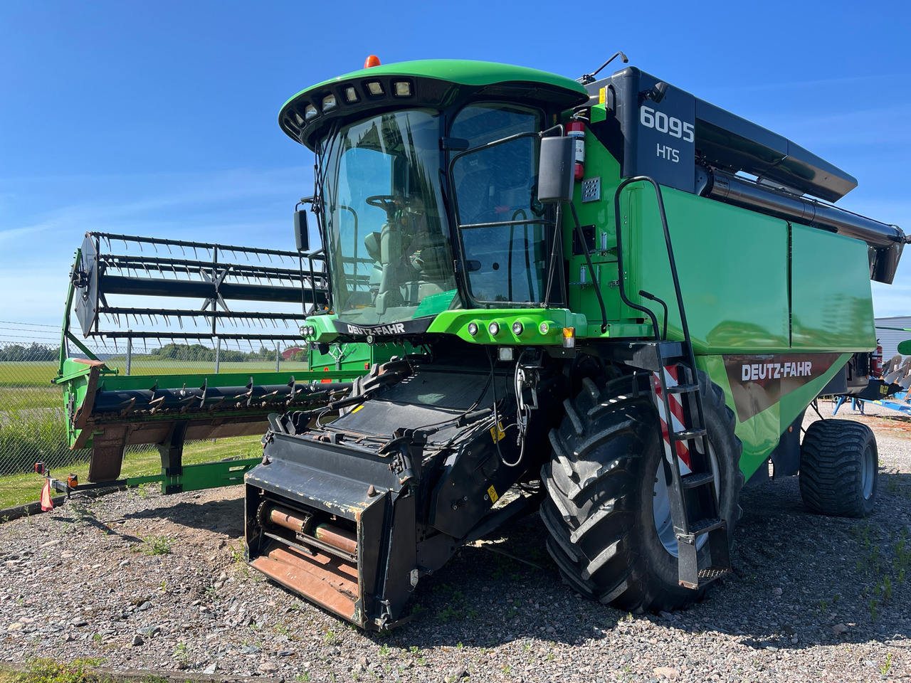 Deutz-Fahr 6228 - Sklízecí mlátička: obrázek 1 Deutz-Fahr 6228 - Sklízecí mlátička: obrázek 1