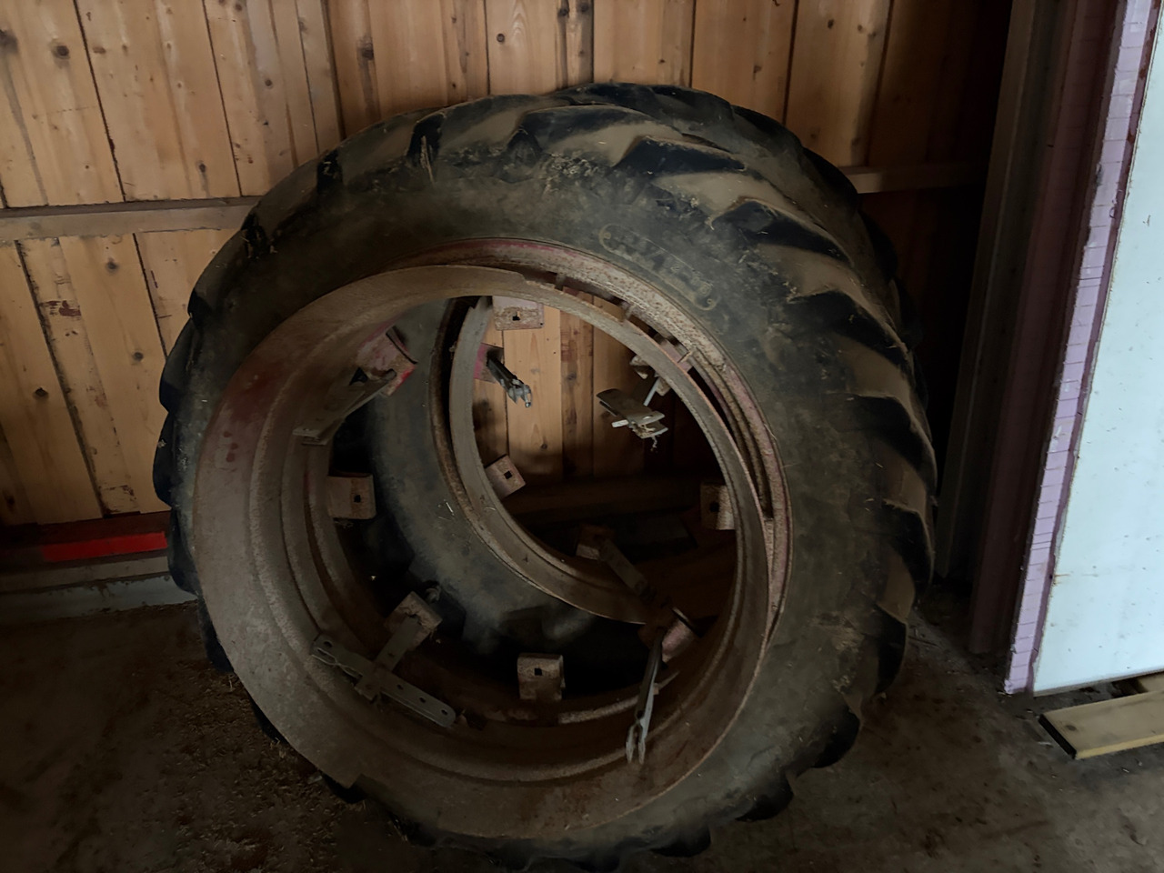 Goodyear 13,6-12/38 - Pneumatiky pro Zemědělská technika: obrázek 1 Goodyear 13,6-12/38 - Pneumatiky pro Zemědělská technika: obrázek 1