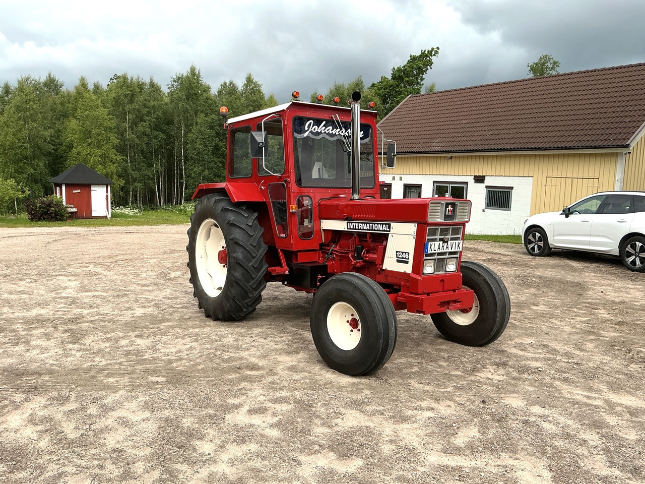 International 1246 - Traktor: obrázek 1 International 1246 - Traktor: obrázek 1