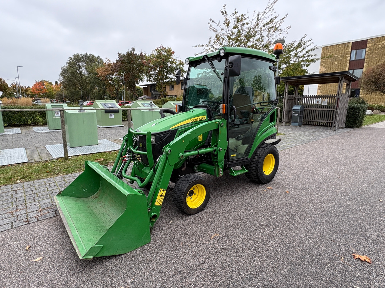 John Deere 1026R - Traktor: obrázek 1 John Deere 1026R - Traktor: obrázek 1