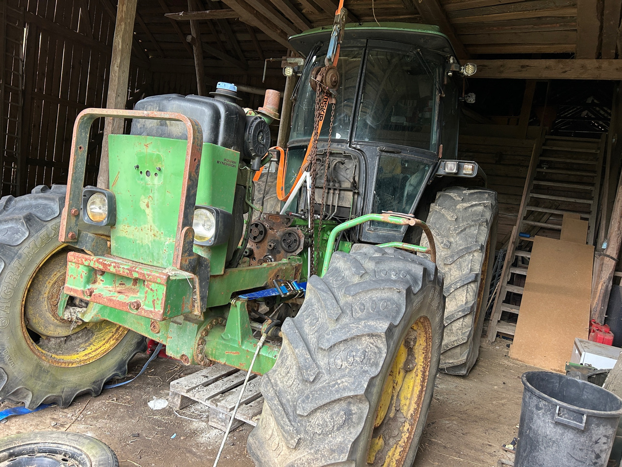 John Deere 3350 - Traktor: obrázek 1 John Deere 3350 - Traktor: obrázek 1