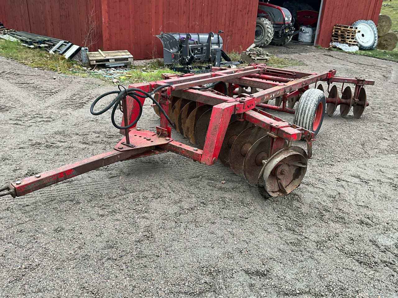 Lilla Harrie 24T - Stroj na obdělávání půdy: obrázek 1 Lilla Harrie 24T - Stroj na obdělávání půdy: obrázek 1