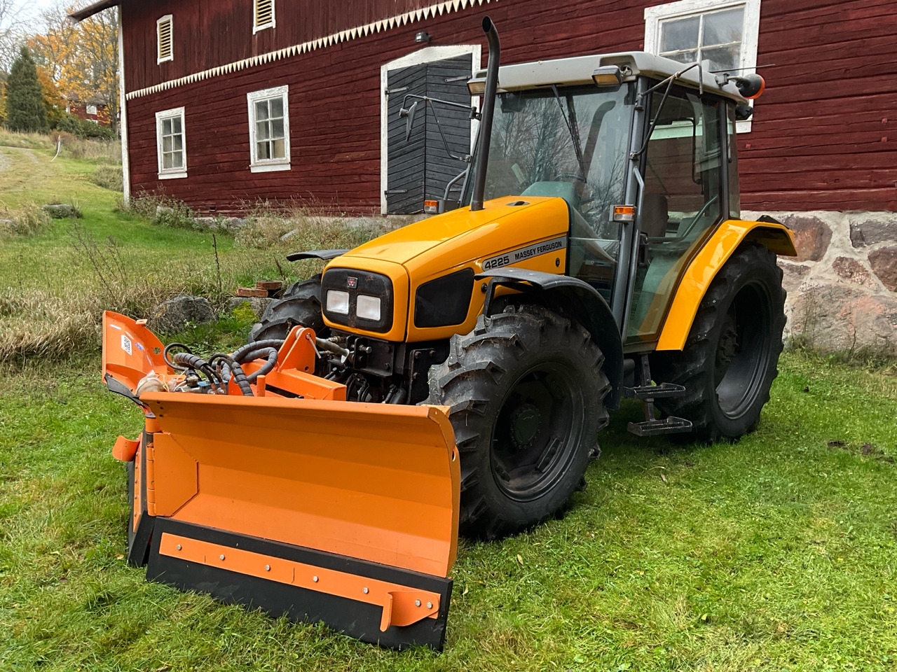 Massey Ferguson 4225 - Traktor: obrázek 1 Massey Ferguson 4225 - Traktor: obrázek 1