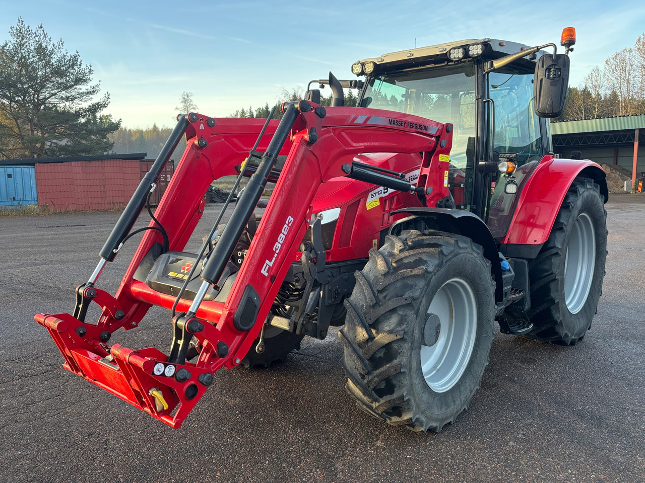 Massey Ferguson 5713S - Traktor: obrázek 1 Massey Ferguson 5713S - Traktor: obrázek 1