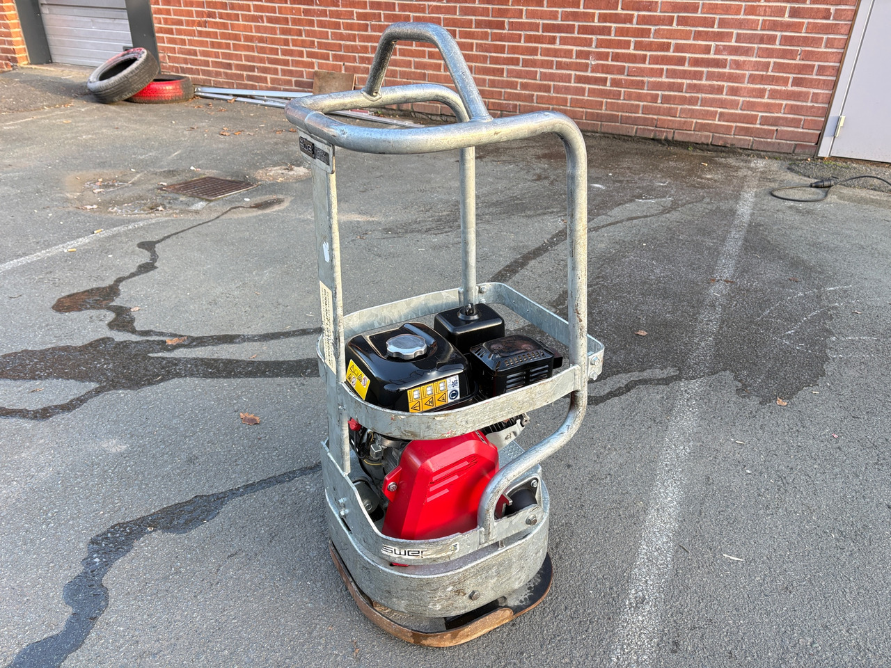 Swepac FR95 - Vibrační deska: obrázek 1 Swepac FR95 - Vibrační deska: obrázek 1