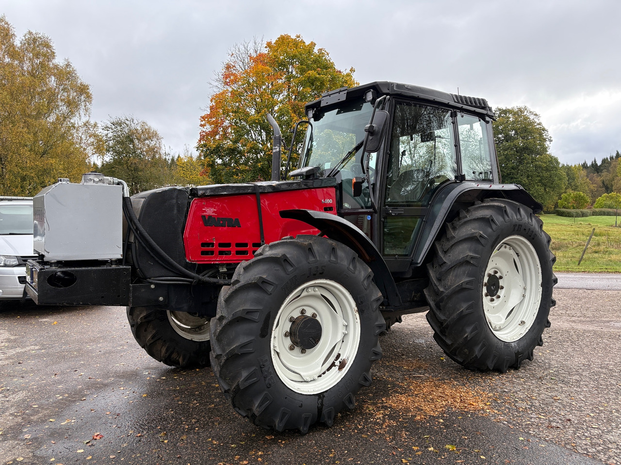 Valtra 6400-4 - Traktor: obrázek 1 Valtra 6400-4 - Traktor: obrázek 1