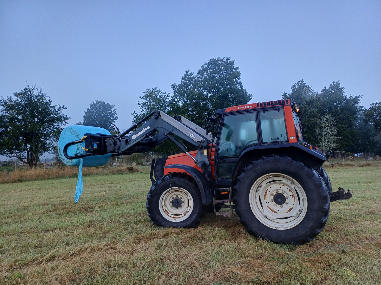 Valtra 6850 Hitech - Traktor: obrázek 1 Valtra 6850 Hitech - Traktor: obrázek 1