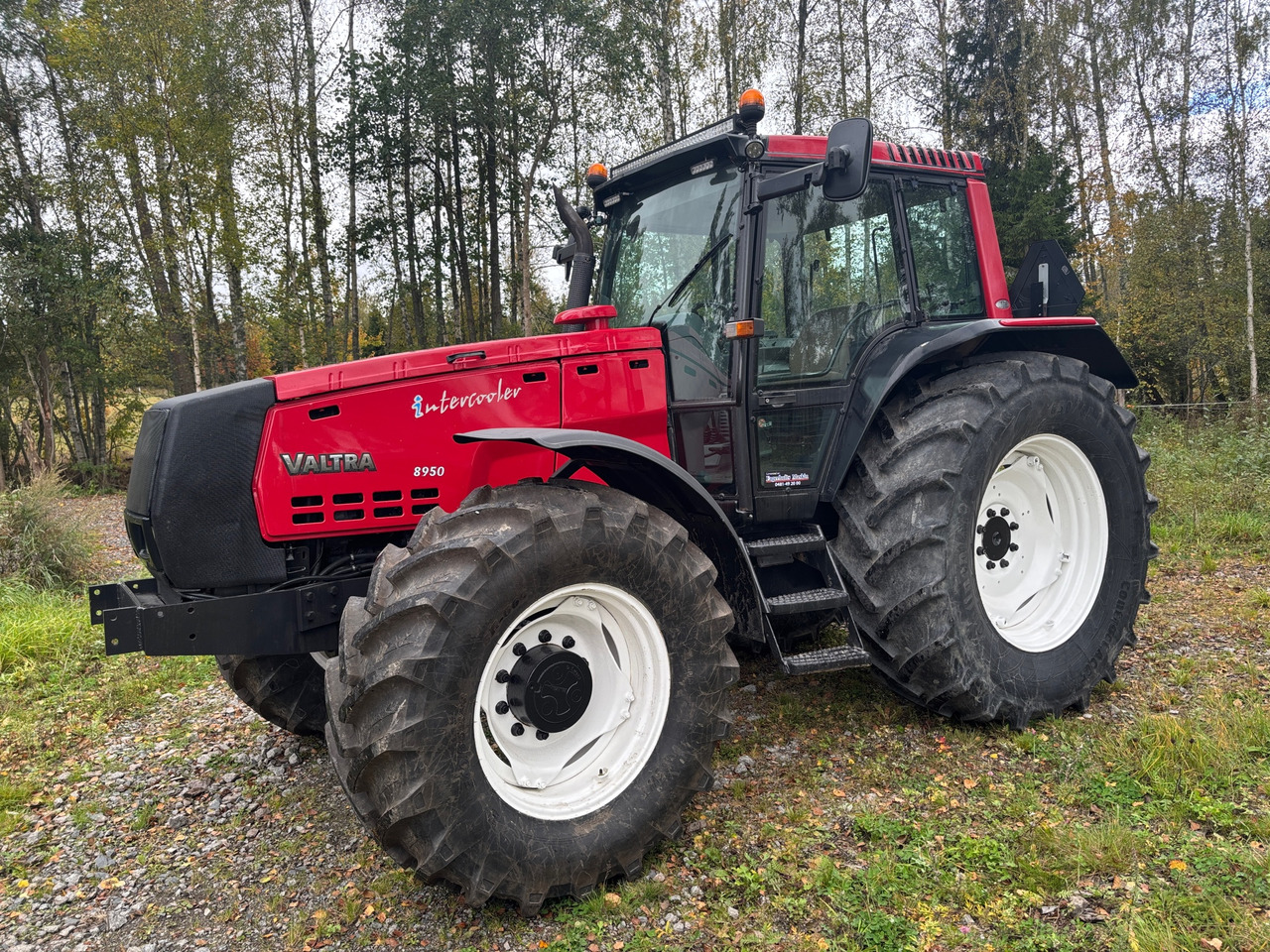 Valtra 8950 - Traktor: obrázek 1 Valtra 8950 - Traktor: obrázek 1