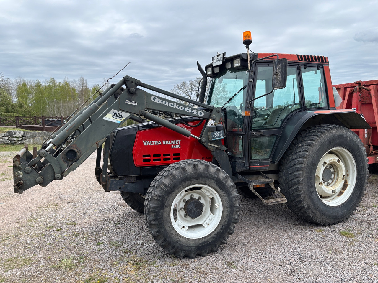 Valtra Valmet 6400 - Traktor: obrázek 1 Valtra Valmet 6400 - Traktor: obrázek 1