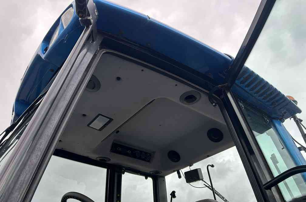 Valtra T130 trekker - Traktor: obrázek 5 Valtra T130 trekker - Traktor: obrázek 5