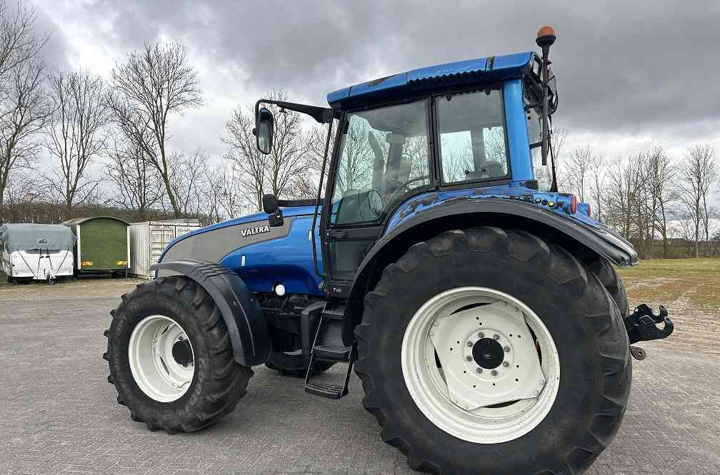 Valtra T130 trekker - Traktor: obrázek 2 Valtra T130 trekker - Traktor: obrázek 2