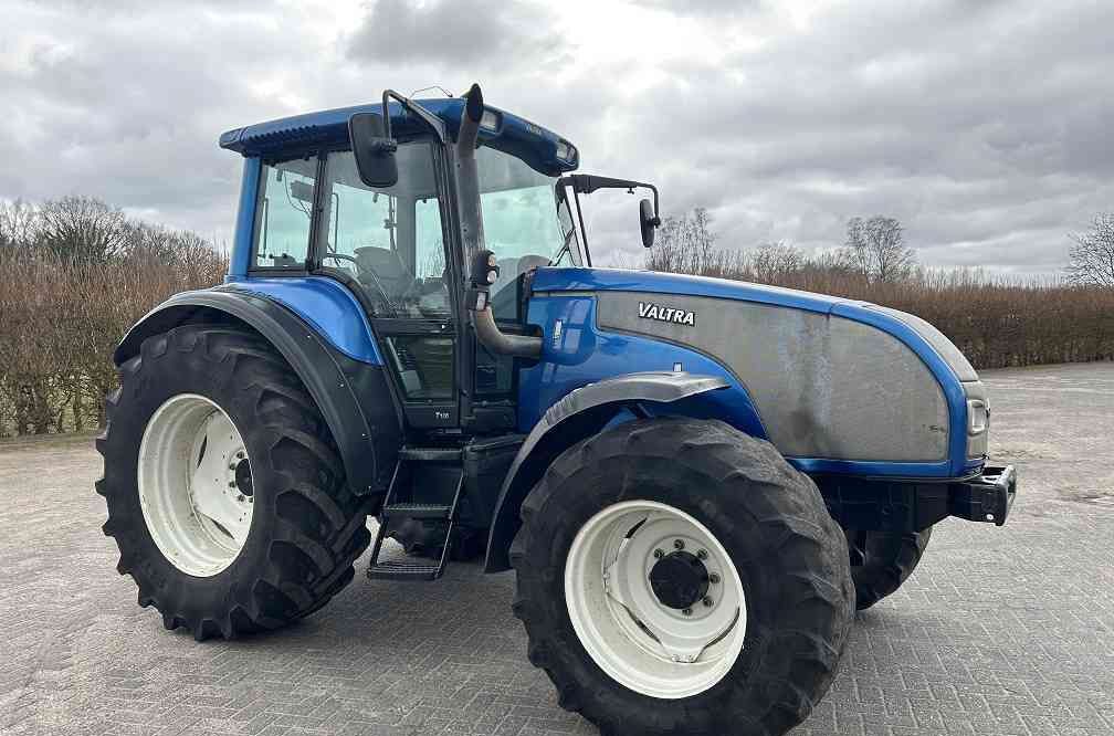 Valtra T130 trekker - Traktor: obrázek 4 Valtra T130 trekker - Traktor: obrázek 4