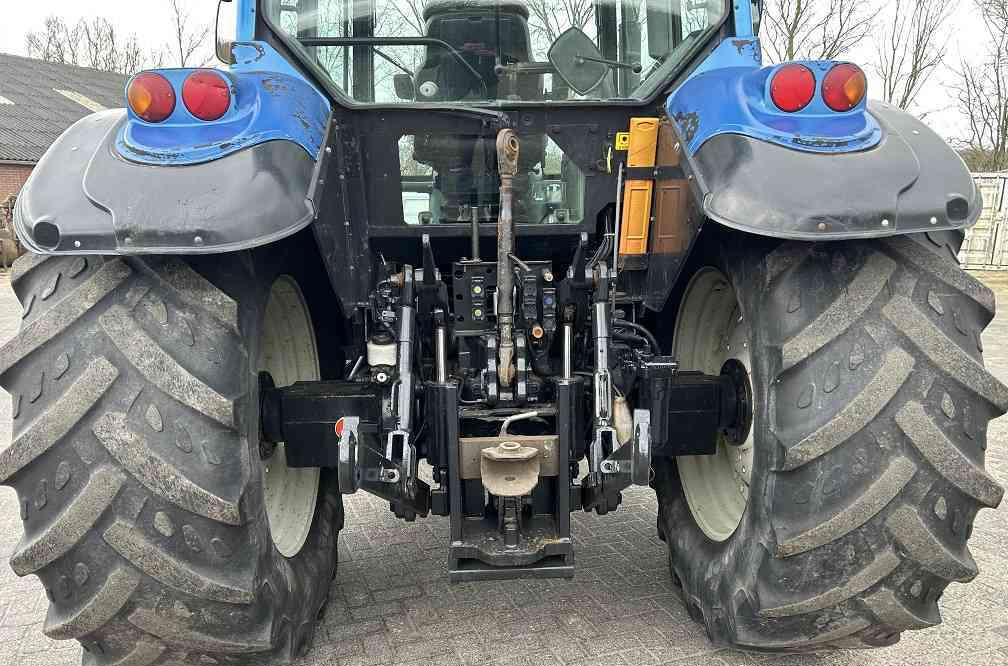 Valtra T130 trekker - Traktor: obrázek 3 Valtra T130 trekker - Traktor: obrázek 3