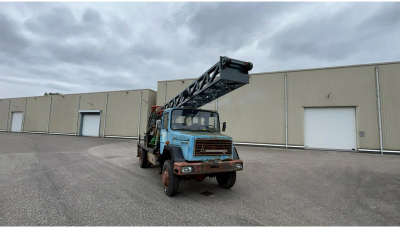 Vrtná souprava Bomag Iveco magirus 160D15 4x4 Bomag B300 Bohrgerat Drilling machine: obrázek 11 Vrtná souprava Bomag Iveco magirus 160D15 4x4 Bomag B300 Bohrgerat Drilling machine: obrázek 11