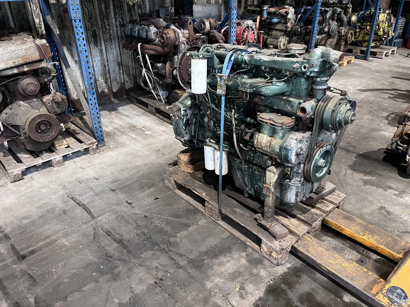 DAF DHU 825 meerdere op voorraad - Motor pro Nákladní auto: obrázek 1 DAF DHU 825 meerdere op voorraad - Motor pro Nákladní auto: obrázek 1