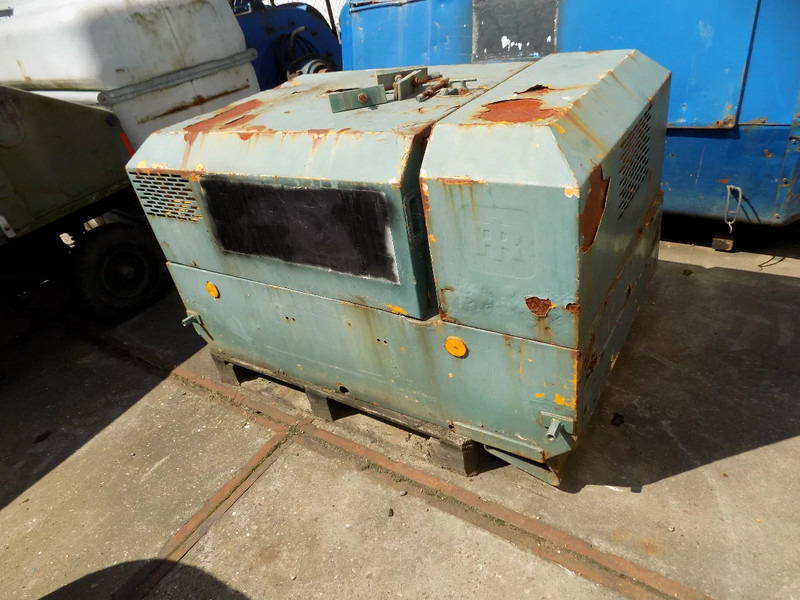 Mobilní kompresor Ingersoll Rand compressor deutz typ 1011 met tandem aanhanger: obrázek 8