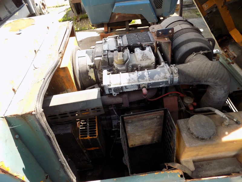 Mobilní kompresor Ingersoll Rand compressor deutz typ 1011 met tandem aanhanger: obrázek 10