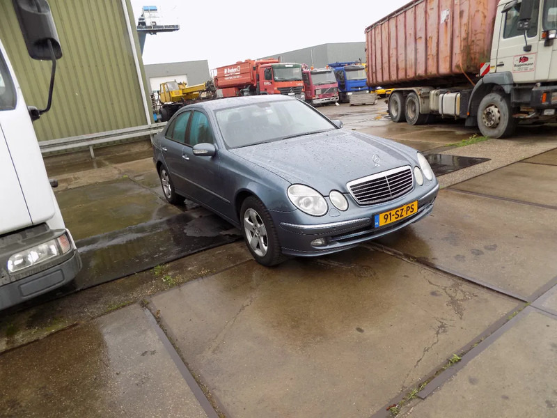 Mercedes-Benz E-Klasse 320 CDI sedan avantgarde - Osobní auto: obrázek 2 Mercedes-Benz E-Klasse 320 CDI sedan avantgarde - Osobní auto: obrázek 2
