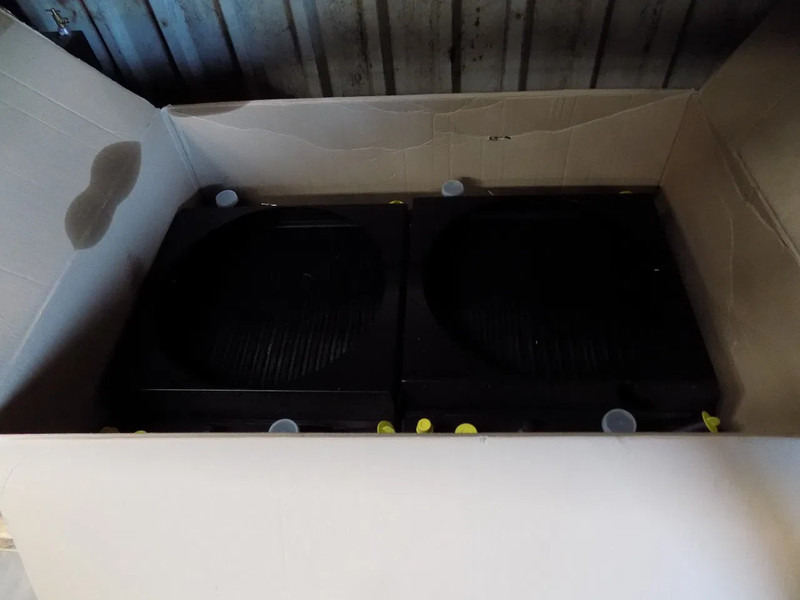 Mercedes-Benz mercedes radiator nieuw - Chladič: obrázek 2 Mercedes-Benz mercedes radiator nieuw - Chladič: obrázek 2