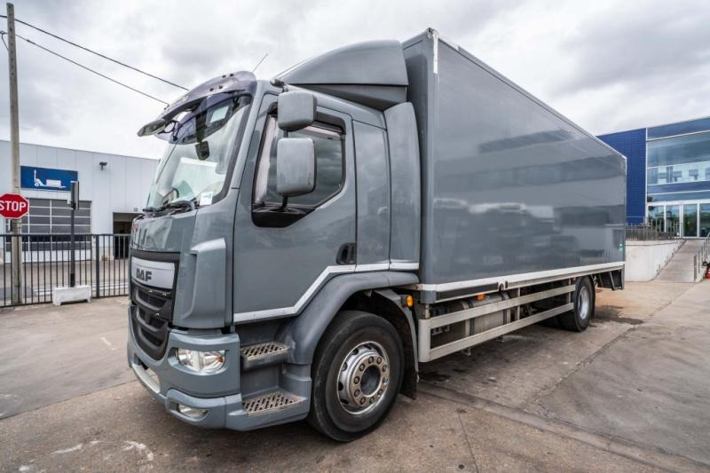 DAF LF 55.220(19 T-E6 )+DHOLLANDIA 2TON - Skříňový nákladní auto: obrázek 1 DAF LF 55.220(19 T-E6 )+DHOLLANDIA 2TON - Skříňový nákladní auto: obrázek 1