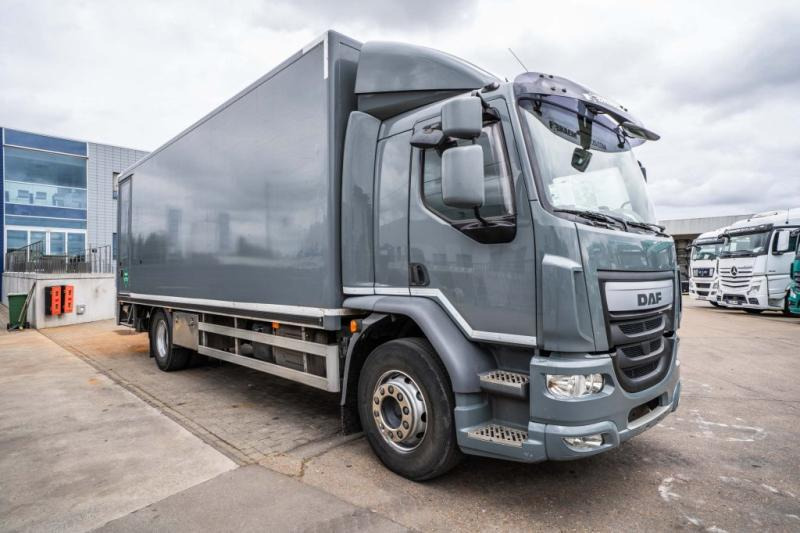 DAF LF 55.220(19 T-E6 )+DHOLLANDIA 2TON - Skříňový nákladní auto: obrázek 2 DAF LF 55.220(19 T-E6 )+DHOLLANDIA 2TON - Skříňový nákladní auto: obrázek 2