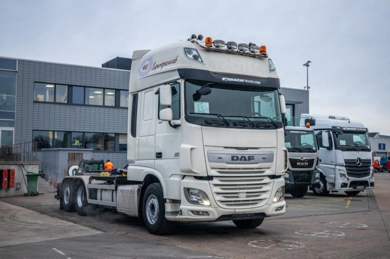 DAF XF 105.460 - AJK + intarder - Hákový nosič kontejnerů: obrázek 2 DAF XF 105.460 - AJK + intarder - Hákový nosič kontejnerů: obrázek 2