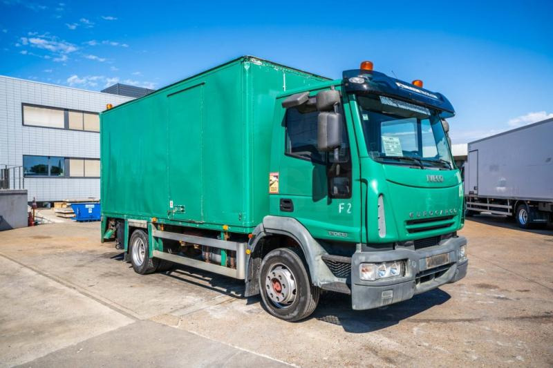Iveco EUROCARGO 120E18 - Skříňový nákladní auto: obrázek 2 Iveco EUROCARGO 120E18 - Skříňový nákladní auto: obrázek 2