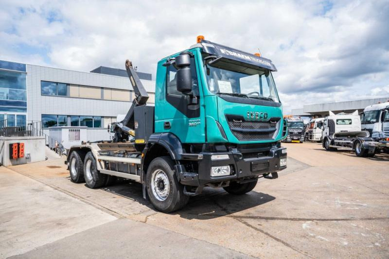 Iveco TRAKKER 360-6x4-PALFINGER - Hákový nosič kontejnerů: obrázek 2 Iveco TRAKKER 360-6x4-PALFINGER - Hákový nosič kontejnerů: obrázek 2
