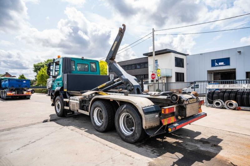 Iveco TRAKKER 360-6x4-PALFINGER - Hákový nosič kontejnerů: obrázek 5 Iveco TRAKKER 360-6x4-PALFINGER - Hákový nosič kontejnerů: obrázek 5